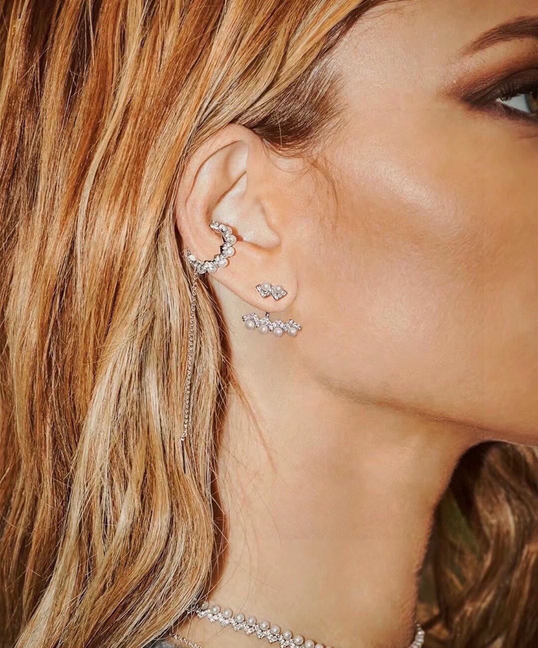 APM Monaco Elegant Silver and Pearl Stud Earrings